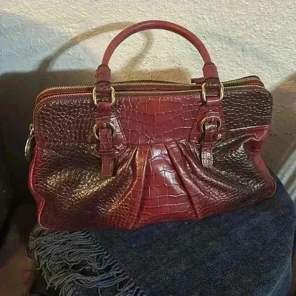 👜Antonio Melani 🇮🇹Large Burgundy Leather Croc Embossed Satchel Handbag - Picture 2 of 13